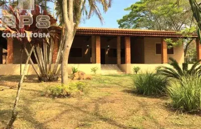 Chácara a venda no condomínio horto ivan, 5 quartos sendo 2 suítes, piscina , churrasqueira, 3 salas, 3050m² com ampla área verde!, estuda permuta!