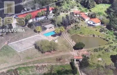 Sítio a venda em piracaia , 09 dormitórios , piscina , churrasqueira, vista maravilhosa , 500 m² de construção