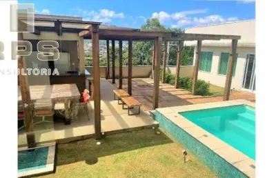 Casa de alto padrão em atibaia, vista para a pedra grande, área gourmet com piscina e fogueira, suíte master com closet espaçoso