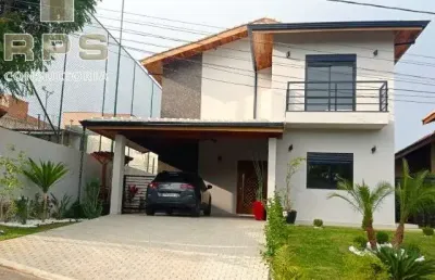 Casa à venda no refugio do saua em atibaia, 3 quartos sendo 3 suítes, churrasqueira, jacuzzi, garagem coberta para 2 carros , localização privilegiada