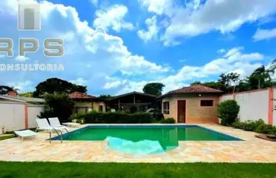 Casa térrea à venda na vila giglio,  4 quartos sendo 2 suítes, piscina,  churrasqueira, amplo quintal gramado, lareira e localização excelente!
