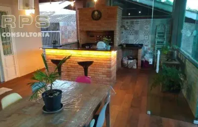 Casa térrea com 2 dormitórios sendo uma suíte quintal com vista para pedra grande cozinha independente com móveis planejados sala de jantar e tv