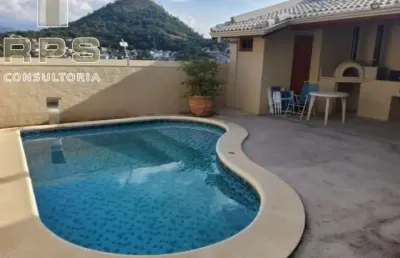 Casa com 03 dormitórios sendo 01 suite com varanda .com vista para pedra grande . salas de jantar e estar ,cozinha planejada ,churrasqueira e piscina