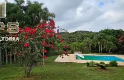Lindo sítio em jarinú , com casa principal e casa de caseiro, 03 suites , piscina , sauna , quadra de tenis , área gourmet com churrasqueira