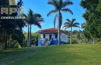 Excelente sítio com 96.800 m² , muita área verde  casa com 4 dormitórios 03 banheiros  02 salas estilo colonial  cozinha com fogão a lenha e varanda