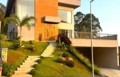 Casa no condominio quintas da boa vista, 4 suítes sendo 1 delas no andar térreo, piscina, espaço gourmet, repleta de armários e acabamento alto padrão