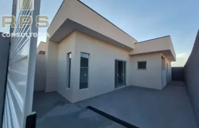 Casa térrea na nova trieste em jarinu, 2 quartos sendo 1 suíte, 2 vagas, sala com cozinha integrada, rua asfaltada, aceita financiamento, ótimo local.