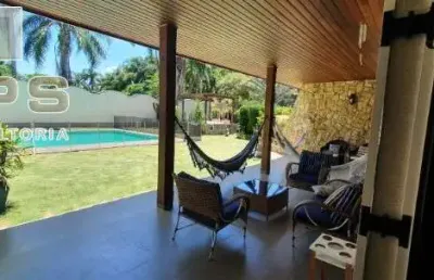 Linda casa térrea à venda ou locação . com 05 suites ( 01 suite master com closet  + 04 suites que compartilham 02 banheiros (demi-suítes )