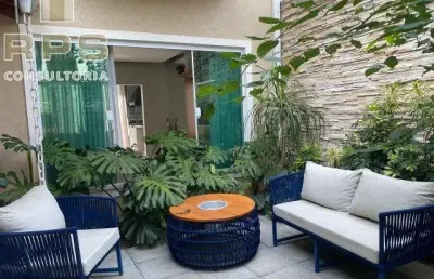 Casa na vila petrópolis com 03 suites, 02 salas ,cozinha, lavanderia, garagem fechada para 02 carros ,piscina aquecida ,área gourmet com churrasqueira