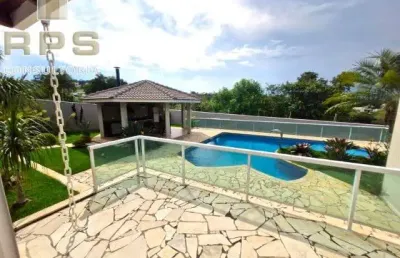 Casa totalmente térrea no condomínio quintas de são francisco em atibaia, 3 suítes, escritório, repleta de armários planejados, piscina, amplo quintal