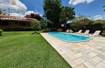 Casa totalmente térrea no jardim paulista em atibaia, 4 suítes, área de lazer, pomar, 1370m2 de terreno, na região da alameda lucas