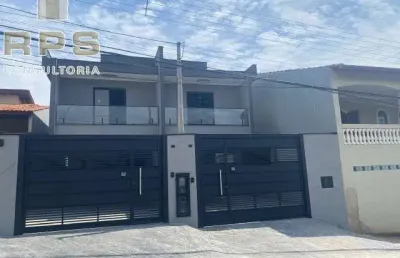 Casa nova com 150 m². imóvel com 03 suites,sala de estar e jantar, cozinha americana, lavanderia ,área gourmet com churrasqueira , vista para serra