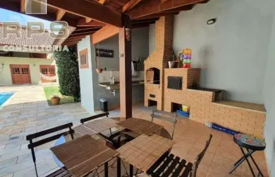 Casa a venda ou locação em atibaia , 04 suites , 01 com closet, cozinha com despensa, área gourmet com piscina , garagem