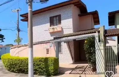 Casa no alvinópolis com 123 m² , 02 dormitórios , sala de estar e jantar, cozinha com planejados e despensa , área gourmet com churrasqueira