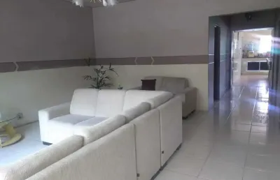 Casa terrea ampla com salao aos fundos jardim brasilia