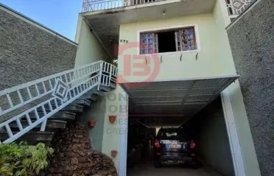 Sobrado frontal com 03 suites , 06 vagas de garagem vila re