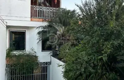 Sobrado a venda - 3 suites e 6 vagas de garagem - vila matilde