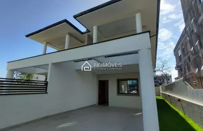 Canasvieiras - sobrado novo 03 dormitórios sendo 01 suíte - ótima localização!
