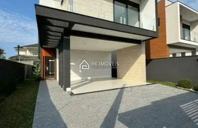 Casa duplex 4 suítes, living integrado, churrasqueira e piscina, a 700m da praia dos ingleses.