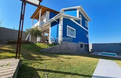 Casa ampla de 290 m² construídos em terreno de 375 m², com vista para o mar e para o campo