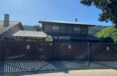 Belíssima casa na lagoa da conceição ótima localização!