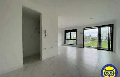 Studio no novo campeche, a poucos metros do mar, com 1 vaga de garagem e hobby box!