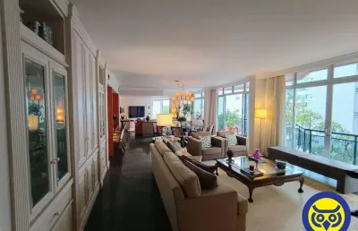 Apto na beira mar norte com 250 m² privativos, 3 quartos, sendo 2 suítes e 2 vagas de garagem livres