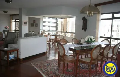 Amplo apartamento na beira mar com 4 quartos, sendo 2 suítes