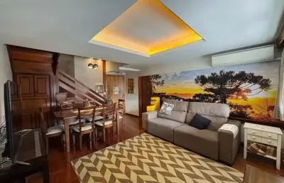 Apartamento a poucos passos da rua coberta em gramado.