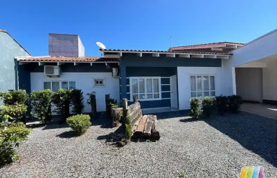 Casa com 4 quartos para alugar na Rua Armazém, Ubatuba, São Francisco do Sul