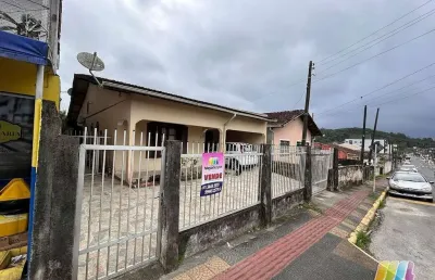 Casa  a venda  averbada na região central de são francisco do sul,sc