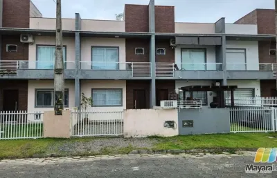 Sobrado geminado a 130mts da praia do itaguaçu - são francisco do sul