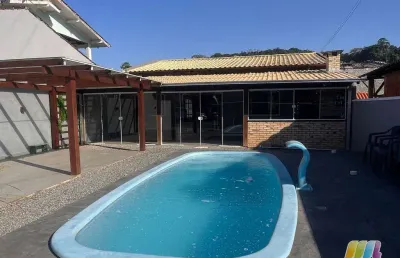 Casa para locação no centro de sã0 francisco do sul
