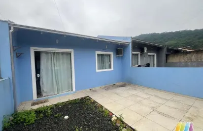 Casa geminada para locação na região central, são francisco do sul,sc