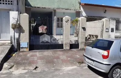 Casa com 3 quartos à venda na Rua Dom Manuel de Medeiros, 345, Parquelândia, Fortaleza