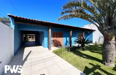 Casa com 03 dormitórios próximo do mar em nova tramandaí