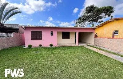 Casa com 03 dormitórios próximo da mar em tramandaí