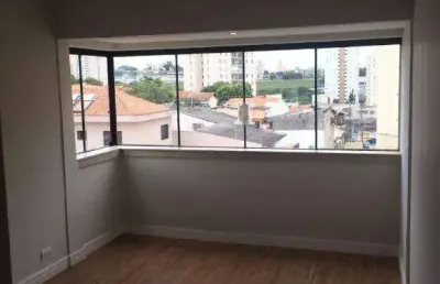 Apartamento com 114 metros quadrados bem distribuídos.