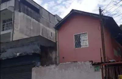 Duas casas no terreno alugadas e com renda de aprox r$ 2.500,00