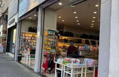 Ana rosa em movimento: loja comercial de 240m² no eixo mais vibrante da zona sul