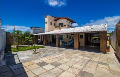 Linda casa na praia de barra de tabatinga próximoa lagoa de aritúba com 4 quartos,1 dependência e área de lazer completa com piscina.