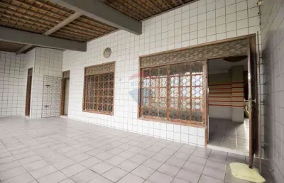Casa com 3 quartos à venda na Rua Anísio de Souza, 2549, Lagoa Nova, Natal