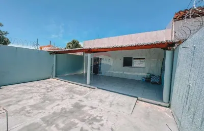 Casa reformada em ponta negra - 4 quartos, 3 banheiros