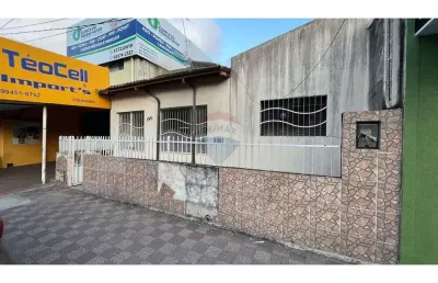 Casa com 244m² ideal para uso comercial no centro de parnamirim