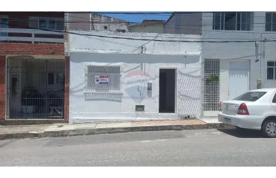 Casa com 3 quartos para alugar na Rua Pinto Martins, 860, Areia Preta, Natal