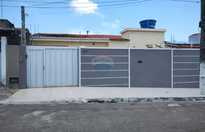 Casa com 3 quartos à venda na Rua Padre Diogo Feijó, 3541, Candelária, Natal