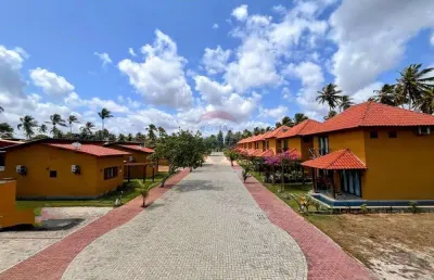 Casa de 2 quartos mobiliada em condomínio beira mar