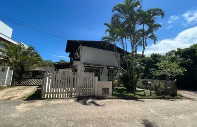 Casa com 4 quartos à venda na servidão família nunes, 377, campeche, florianópolis por r$ 990.000