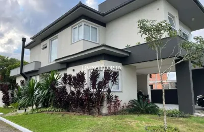 Casa em condomínio fechado com 4 quartos à venda na rua camarinhas, 331, autódromo, florianópolis por r$ 2.990.000