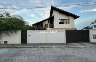 Casa com 3 quartos à venda na dos açorianos, 40, campeche, florianópolis por r$ 1.900.000